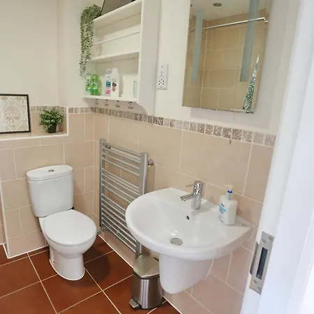 Pass The Keys Stylish House With Balcony Close To Ao Arena Nyaraló