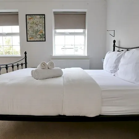 Pass The Keys Stylish House With Balcony Close To Ao Arena