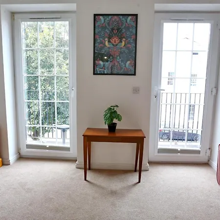 Nyaraló Pass The Keys Stylish House With Balcony Close To Ao Arena Manchester