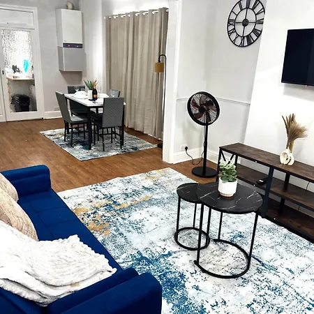 2 Bedroom House With Free Parking Hébergement de vacances Manchester