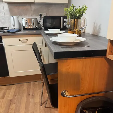 4 Bedroom Sleeps 11 Walk To Etihad * Mánchester