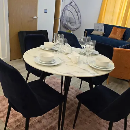 Mega7 Spacious 2bedroom Apartment, 2 Bathrooms, Balcony And Free Parking