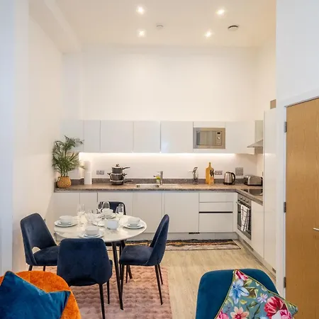 Mega7 Spacious 2bedroom Apartment, 2 Bathrooms, Balcony And Free Parking *