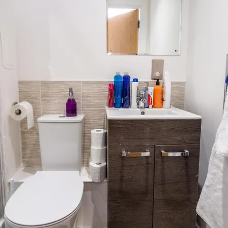 Villa Mega7 Spacious 2bedroom Apartment, 2 Bathrooms, Balcony And Free Parking