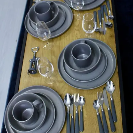 Bright, Modern & Comfortable 2-bedroom アパート