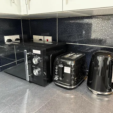 Bright, Modern & Comfortable 2-bedroom * マンチェスター