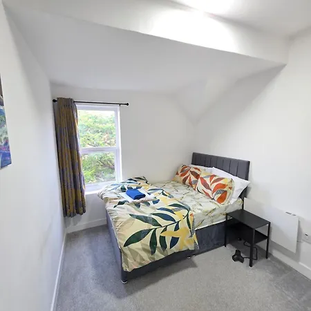 Excellent Location 2 Bedroom Flat Chorlton *