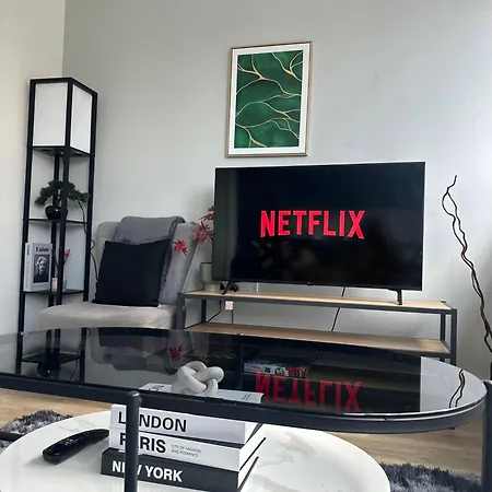 Modern & Stylish 1-bed Near Old Trafford And *