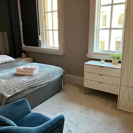- Deansgate Luxe Apartament
