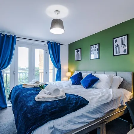 Comfort In Salford For 6 - Modern & Cosy 2-br Balcony Retreat By Parydise Apartment