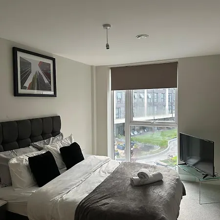 شقة Modern 2 Bd - Mcr - Terrace - Parking