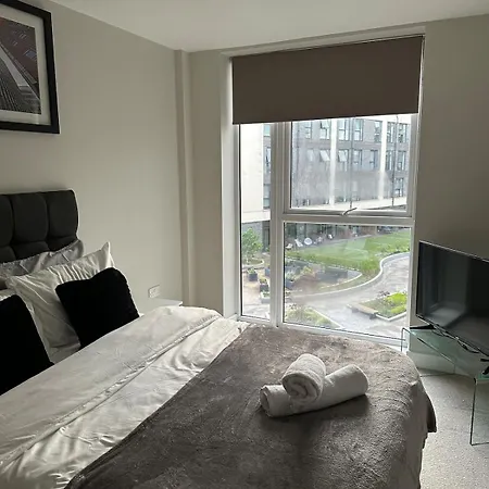 Modern 2 Bd - Mcr - Terrace - Parking