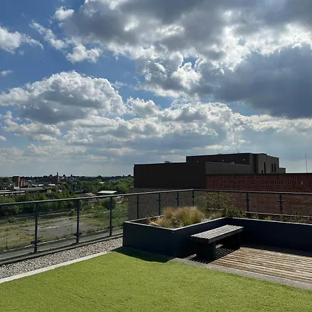 Modern 2 Bd - Mcr - Terrace - Parking شقة مانشستر