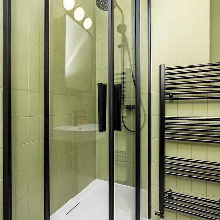 別荘 6-bedroom, 6-bathroom Contractor