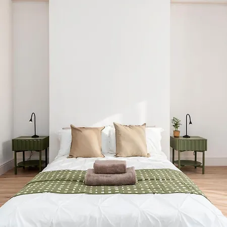 別荘 6-bedroom, 6-bathroom Contractor *