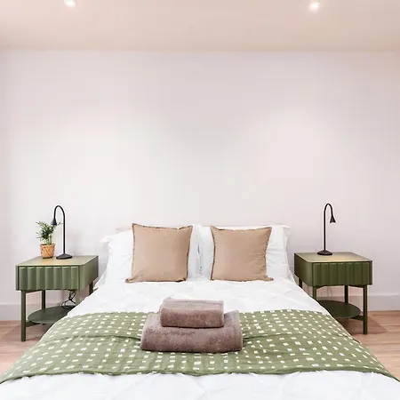 別荘 6-bedroom, 6-bathroom Contractor マンチェスター