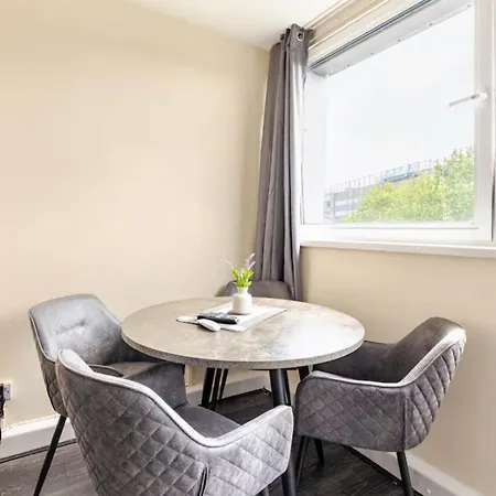Modern In Centre Appartement