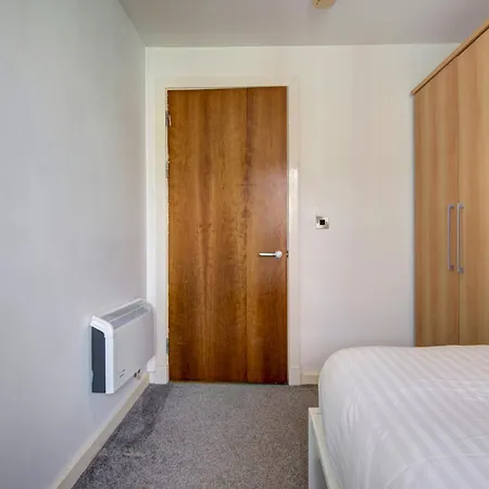 Pass The Keys Modern 2 Bed Centre Parking شقة