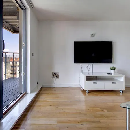 Pass The Keys Modern 2 Bed Centre Parking مانشستر