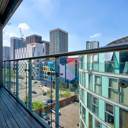 Pass The Keys Modern 2 Bed Centre Parking *