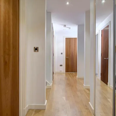 Pass The Keys Modern 2 Bed Centre Parking * مانشستر