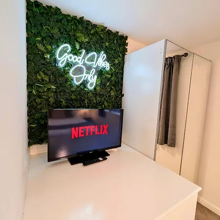 Reach - King Bed, Parking, 2 Tvs, O2 Apollo, Hospital & Oxford Road