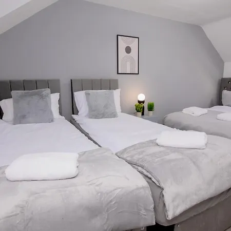 Апартаменты Luxury Three Story Townhouse Free Parking On Drive