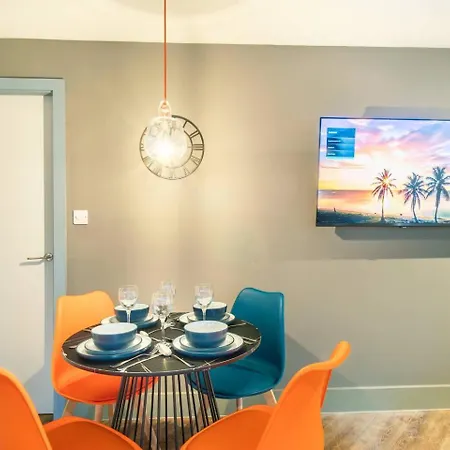 Lovely 2 Bedroom *