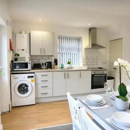Miriam House בית נופש מנצ'סטר