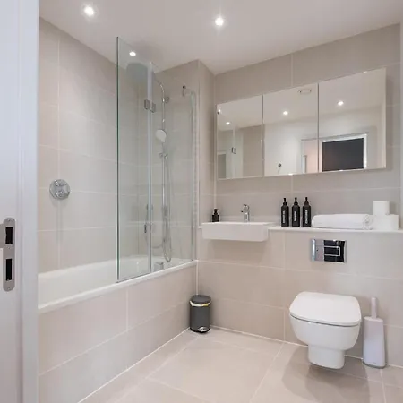 Stylish 2 Bdr By Torr Group Short Lets & Serviced With Free Wifi דירה