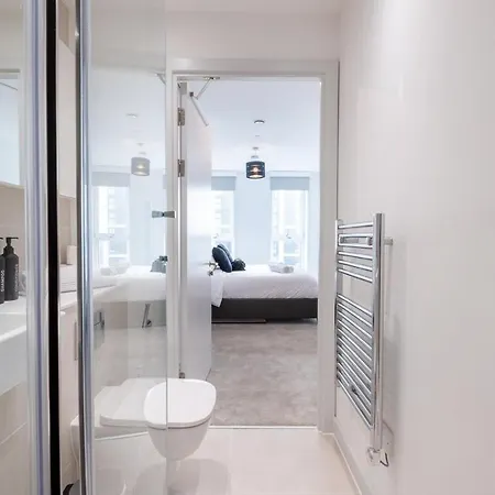 Stylish 2 Bdr By Torr Group Short Lets & Serviced With Free Wifi *