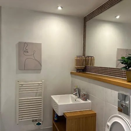 Luxury With River Views Sleeps 6 アパート マンチェスター