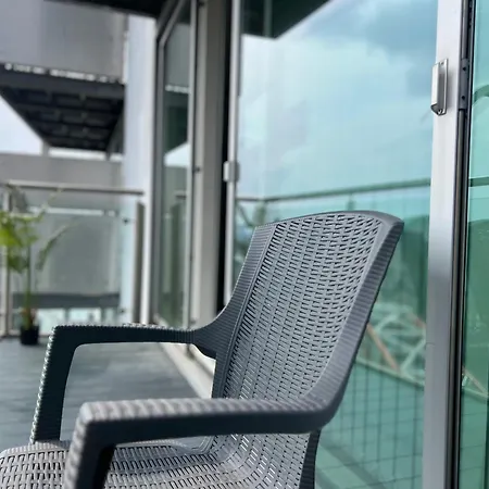 Luxury With River Views Sleeps 6 *