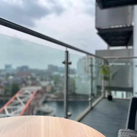 アパート Luxury With River Views Sleeps 6 マンチェスター