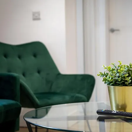 Heart Of The Centre - Serviced *