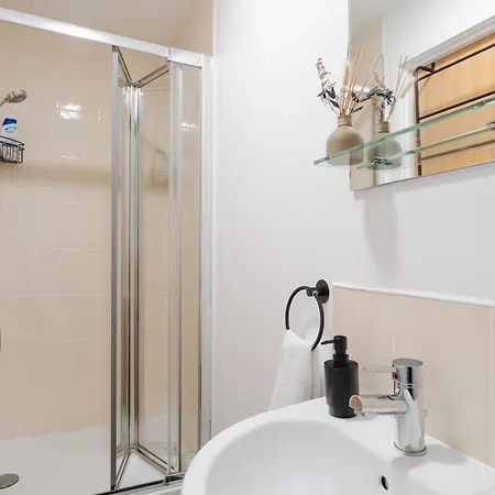 Trafford - Work & Leisure מנצ'סטר