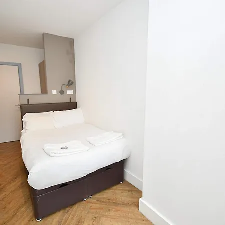 Sleek 2bed Flat In W Security Appartement