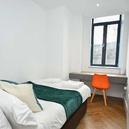 Bright 2 Bed Flat In W Security Μάντσεστερ