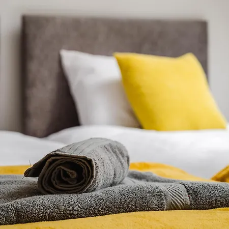 Stylish 4 Bedroom With Wifi, Free Parking And Close To Old Trafford Apartmán