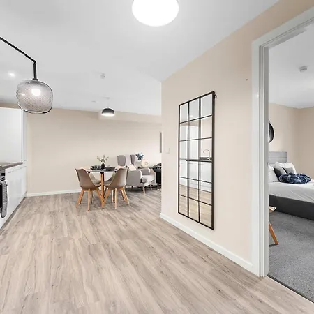 2 Bed Centre Flat Balcony Free Parking * مانشستر
