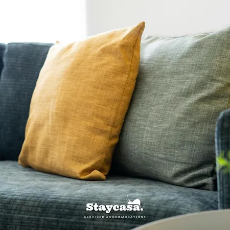 3-bedroom House W Free Parking, Near Man Airport!