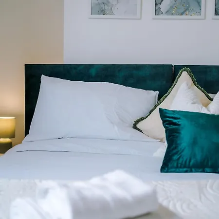 Driveway Stunning 3bedroom In Withington בית נופש *