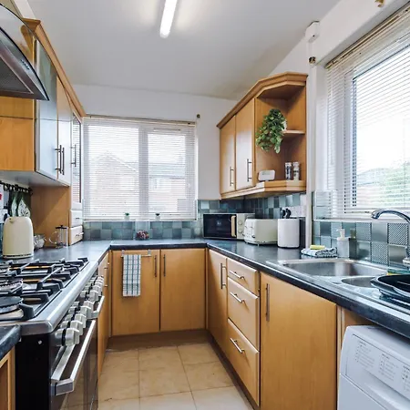 Driveway Stunning 3bedroom In Withington בית נופש *