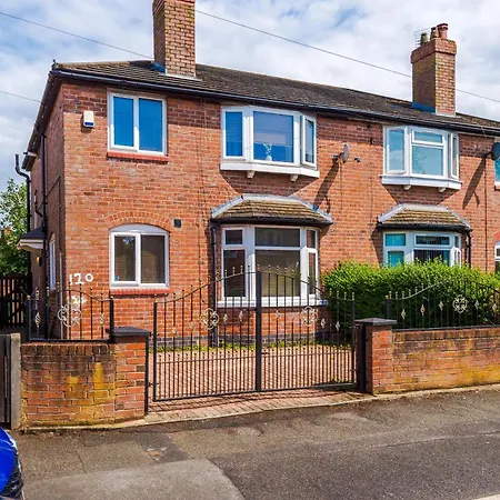 Driveway Stunning 3bedroom In Withington בית נופש