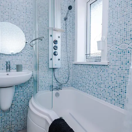 Driveway Stunning 3bedroom In Withington בית נופש