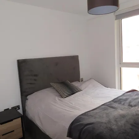 Gorgeous 2 Bed With Terrace, Free Parking * Manchester
