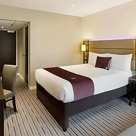 Modern Ensuite In Middleton Road, Crumpsall, Hotel