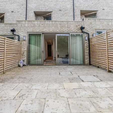 Nyaraló The Hidden - 4br Townhome Roof Manchester