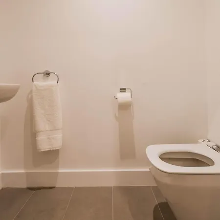 The Hidden - 4br Townhome Roof Manchester