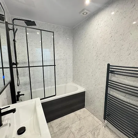 לינה וארוחת בוקר Near Etihad Stadium מנצ'סטר